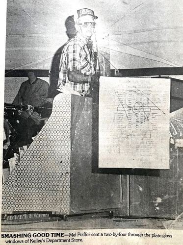 Photograph 319 of 438, 1982 collection