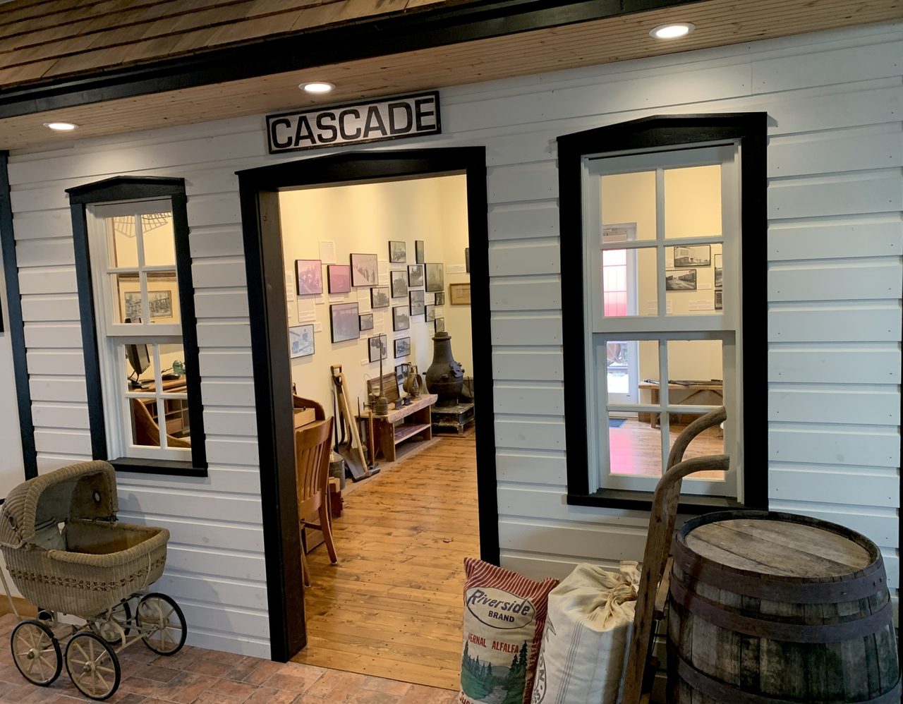 Narrow Gauge exterior display